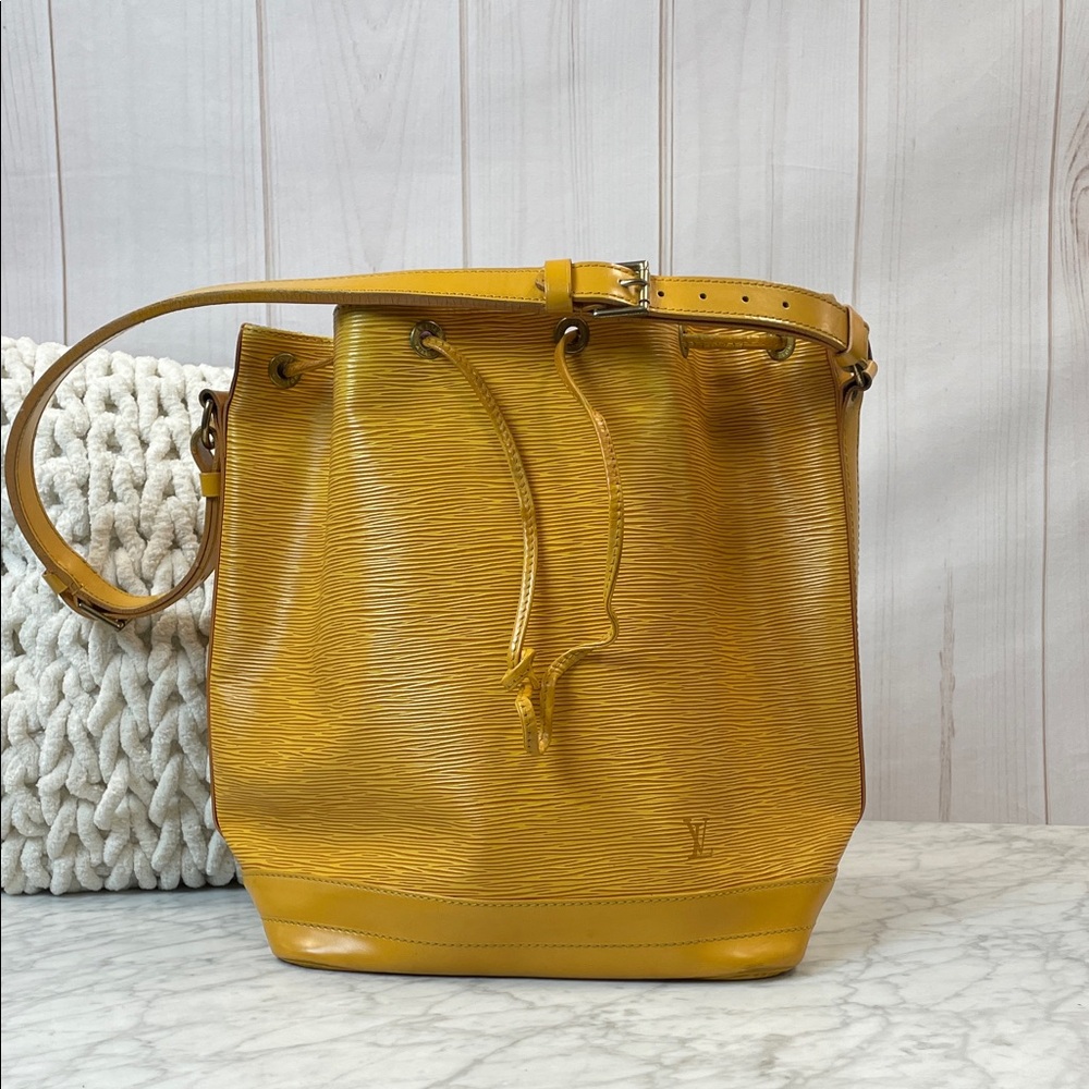 Louis Vuitton Epi Noe GM